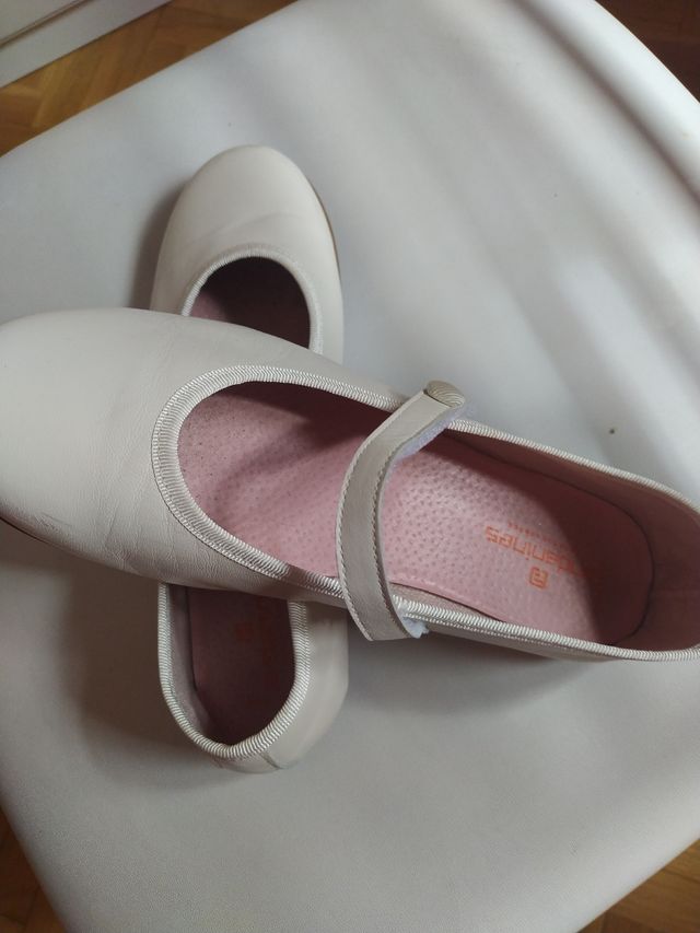 Zapatos niña N*35 precio los dos pares