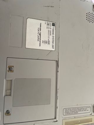 Ordenador portátil Toshiba antiguo