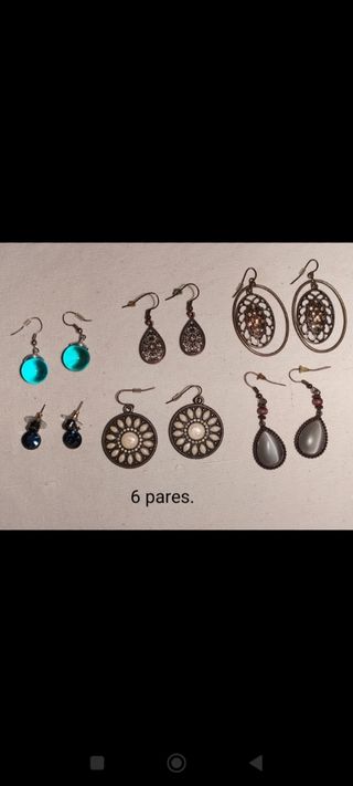 Seis pares de pendientes