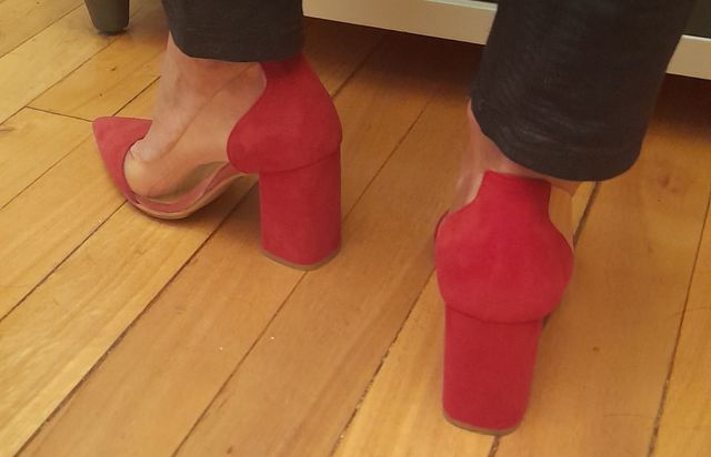 Zapato de ante rojo . Número 37 de Vexed