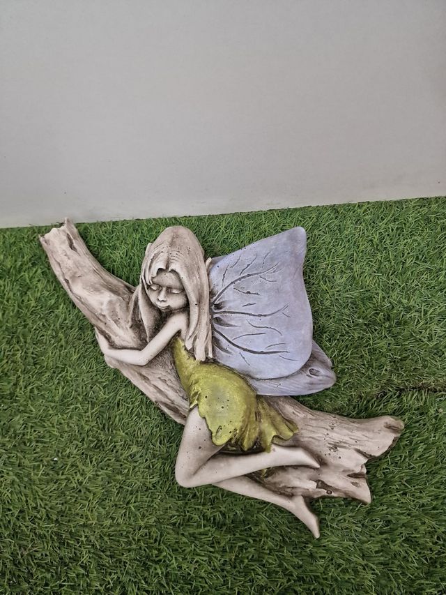 HADAS DECORADAS PIEDRA