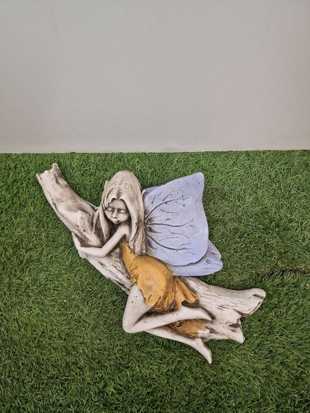 HADAS DECORADAS PIEDRA