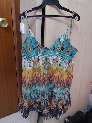 Bonito top largo tirantes. Talla S/M