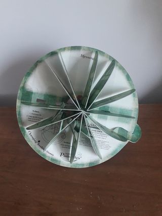 Tarjeta pop-up jardín de mariposas