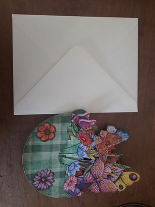 Tarjeta pop-up jardín de mariposas
