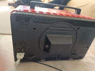 Televisión antigua intel con funda de cuero