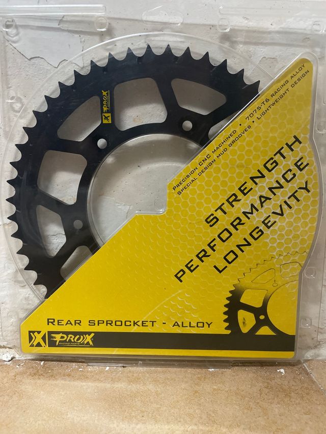 Corona Prox 52d para Yamaha YZ + YZF