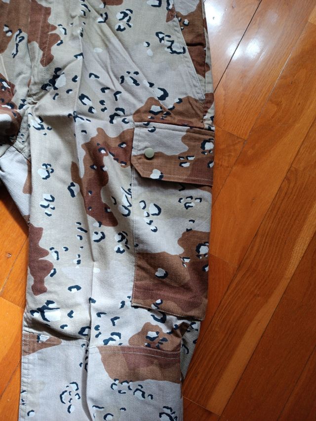 Uniforme de campaña  mimetizado árido