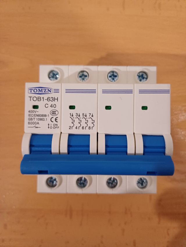 Magnetotermico 4x40a trifasico.