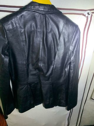 Chaqueta piel mango 