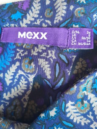 Falda de vuelo estampada. Mexx
