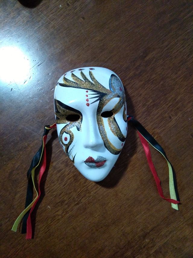 Maschera in ceramica