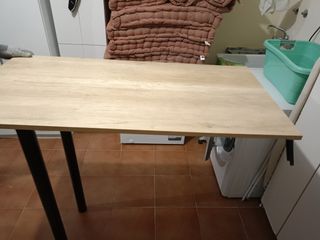 Mesa alta mostrador de madera clara