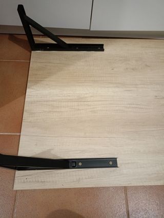 Mesa alta mostrador de madera clara