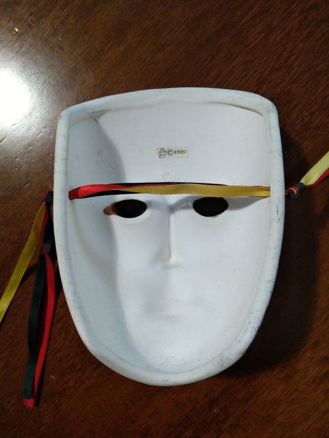 Maschera in ceramica