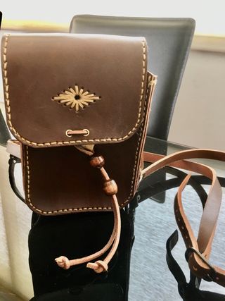 Bolso de piel hecho a mano