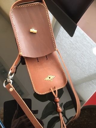Bolso de piel hecho a mano