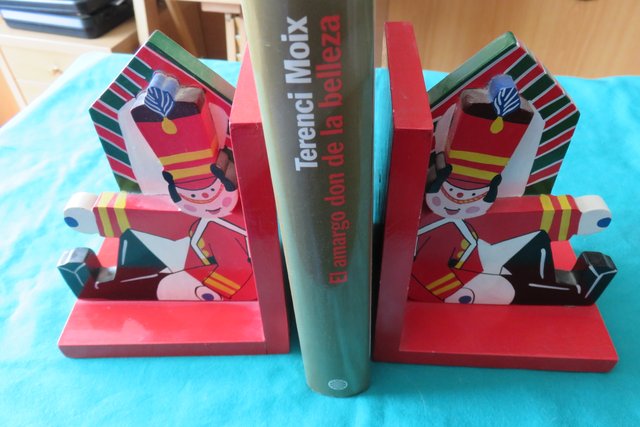 sujeta libros infantil