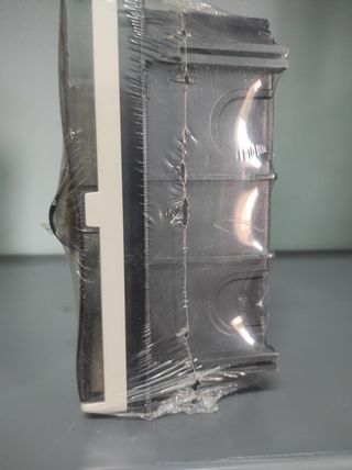 Caja empotrar con puerta decorativa