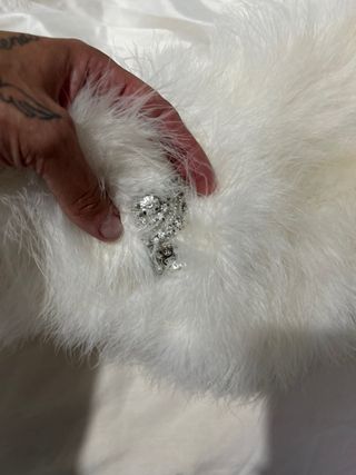 Estola novia plumas