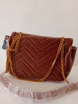 Bolso terciopelo  Y bolso mano negro