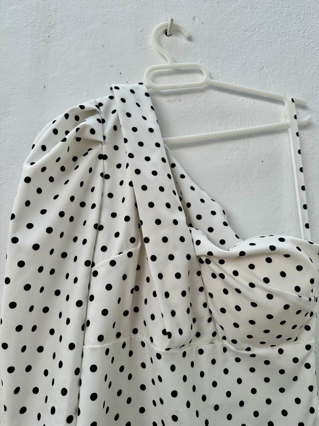 Vestido blanco lunares