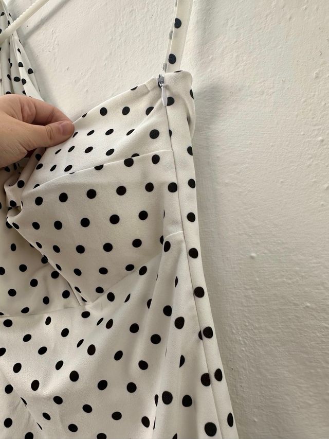 Vestido blanco lunares