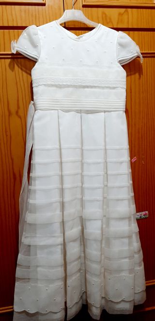 Precioso vestido de comunión de niña.