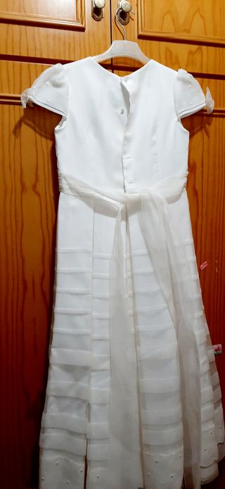 Precioso vestido de comunión de niña.