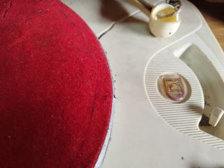 Tocadiscos y radio antiguo