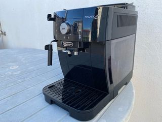 Cafetera super automàtica Delonghi casi nueva