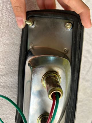 PILOTO TRASERO DERECHO ENTERO SIN USAR