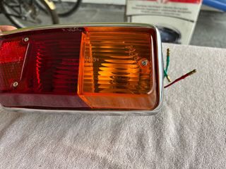 PILOTO TRASERO DERECHO ENTERO SIN USAR