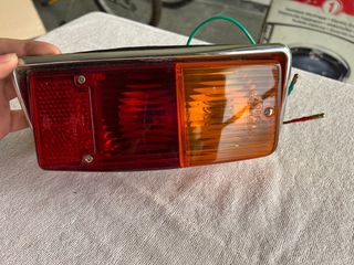 PILOTO TRASERO DERECHO ENTERO SIN USAR