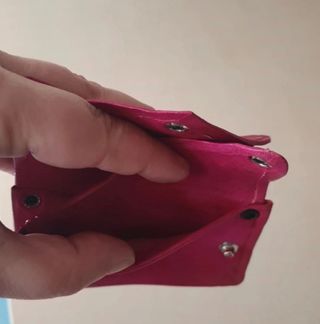 Monedero rosa de cuero