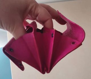 Monedero rosa de cuero