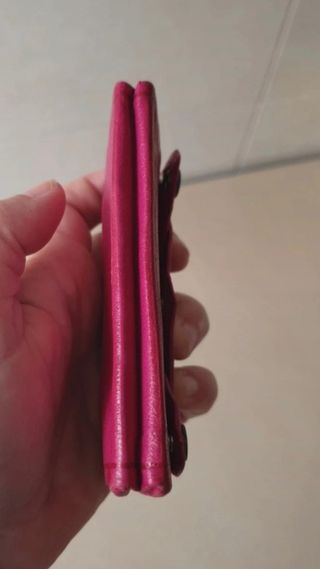 Monedero rosa de cuero