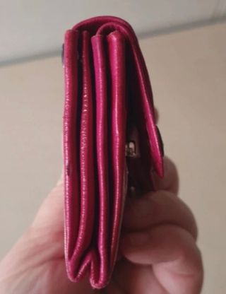 Monedero rosa de cuero