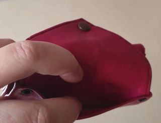Monedero rosa de cuero