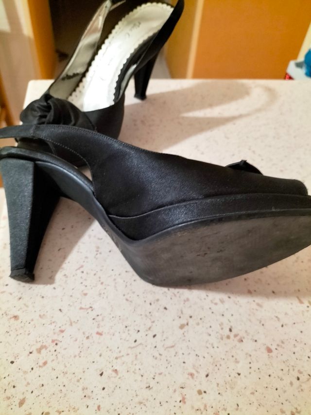 Scarpa classica in raso