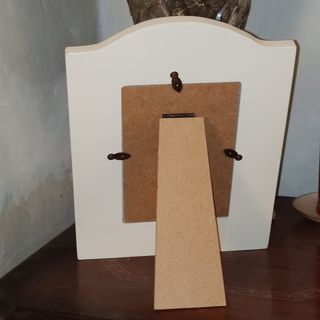 Marco con postal Dolly Dingle en Cruz Roja