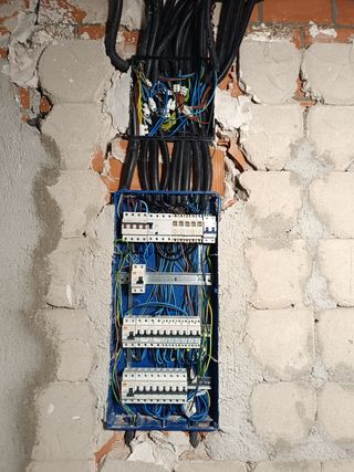 ELECTRICISTA PROFESIONAL.