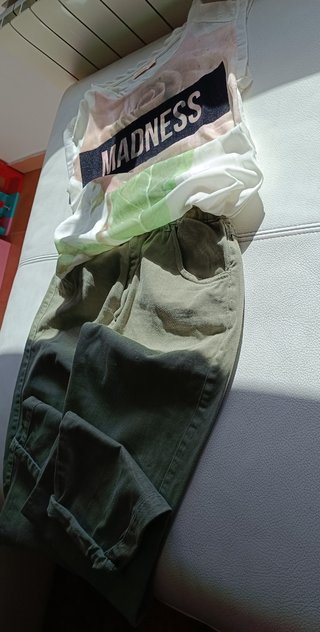 PANTALON VERDE CON CAMISETA