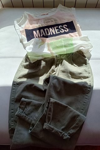 PANTALON VERDE CON CAMISETA