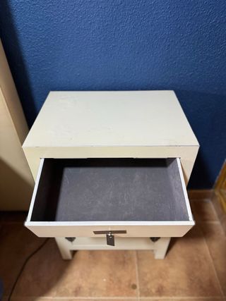 MESITA DE NOCHE BLANCA ORIENTAL