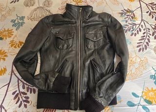 Cazadora de piel para mujer 