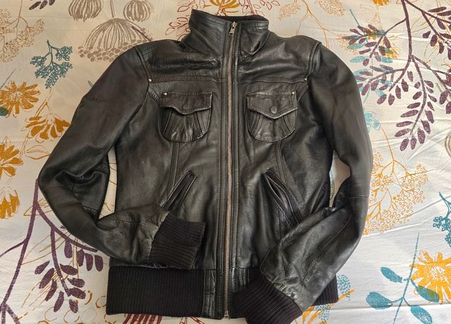 Cazadora de piel para mujer