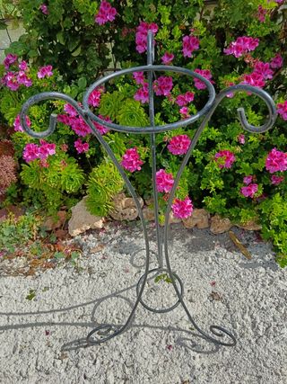 PORTA MACETAS HIERRO FORJADO