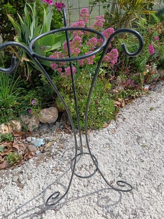 PORTA MACETAS HIERRO FORJADO