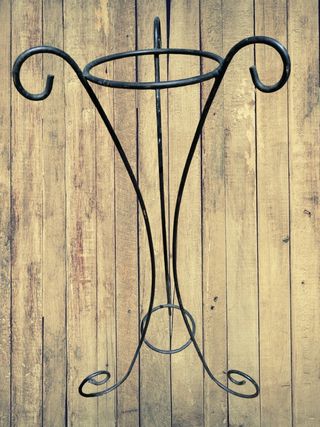 PORTA MACETAS HIERRO FORJADO